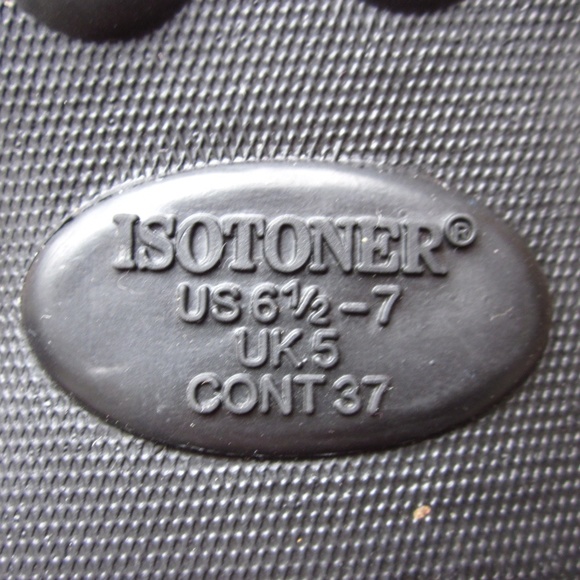 NWOT Isotoner - Flower Embroidered Slippers - Picture 4 of 6